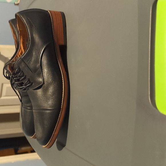 EUC Florsheim black  dress shoes, size 8.5 NO BOX main image 4
